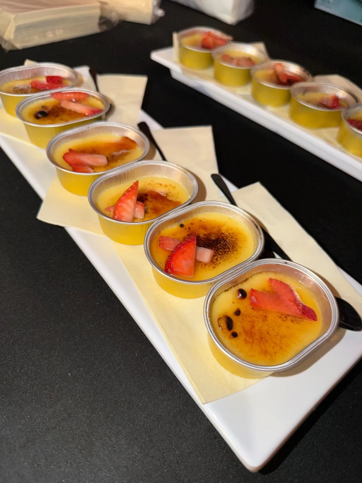 Mini crème brûlée desserts